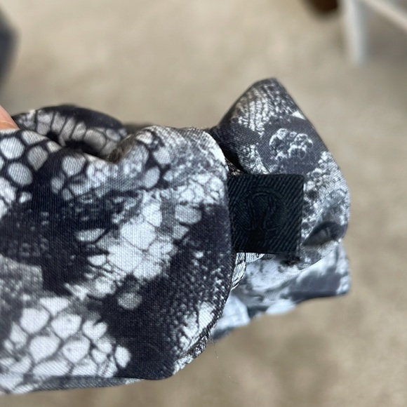 LuluLemon Hair Scrunchie - Picture 2 of 2